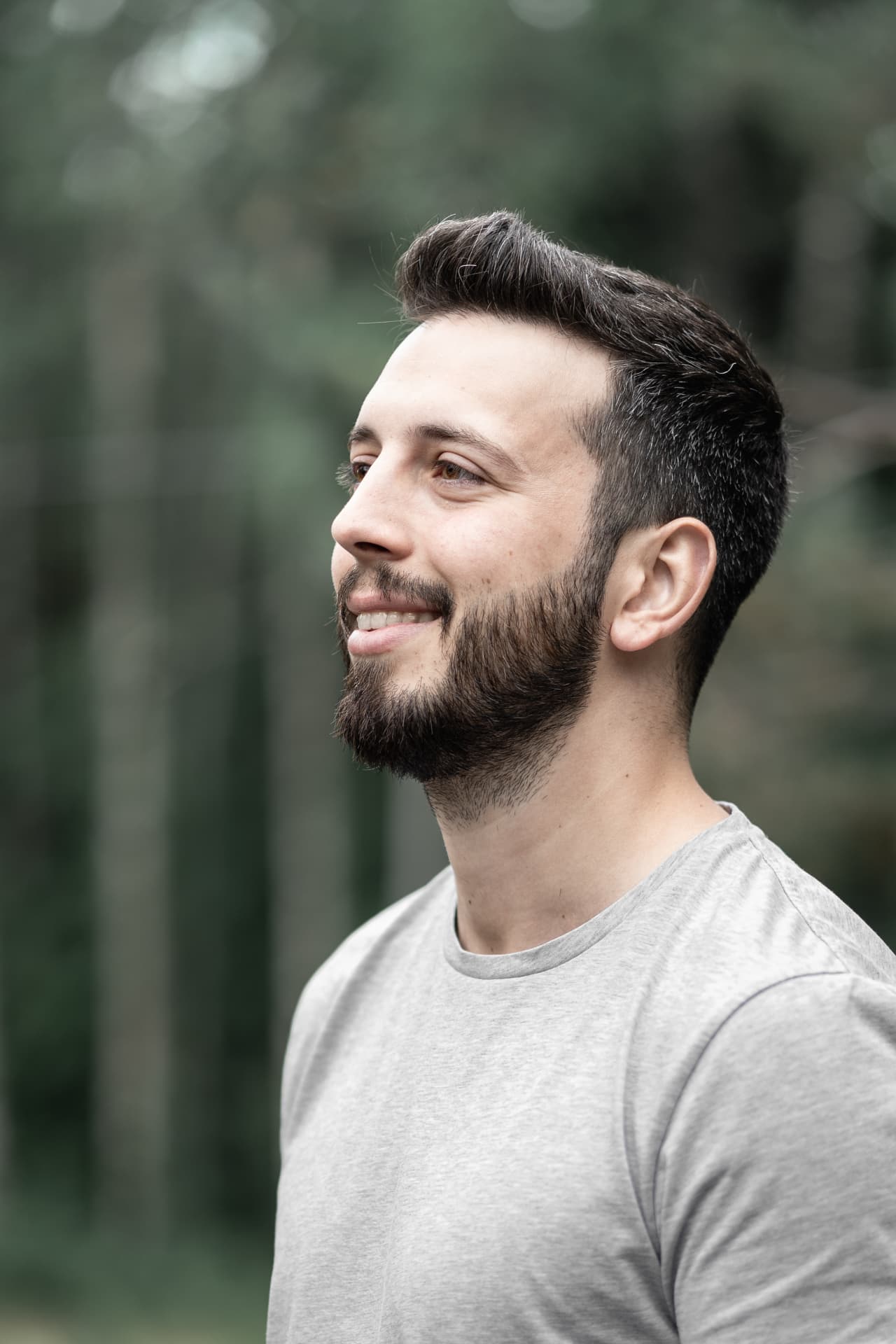 Mehmet Budak, bröllopsfotograf, med kamera i handen